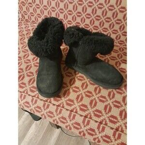 Ugg Women’s Black Suede Snow Boots 7 Fur Lining